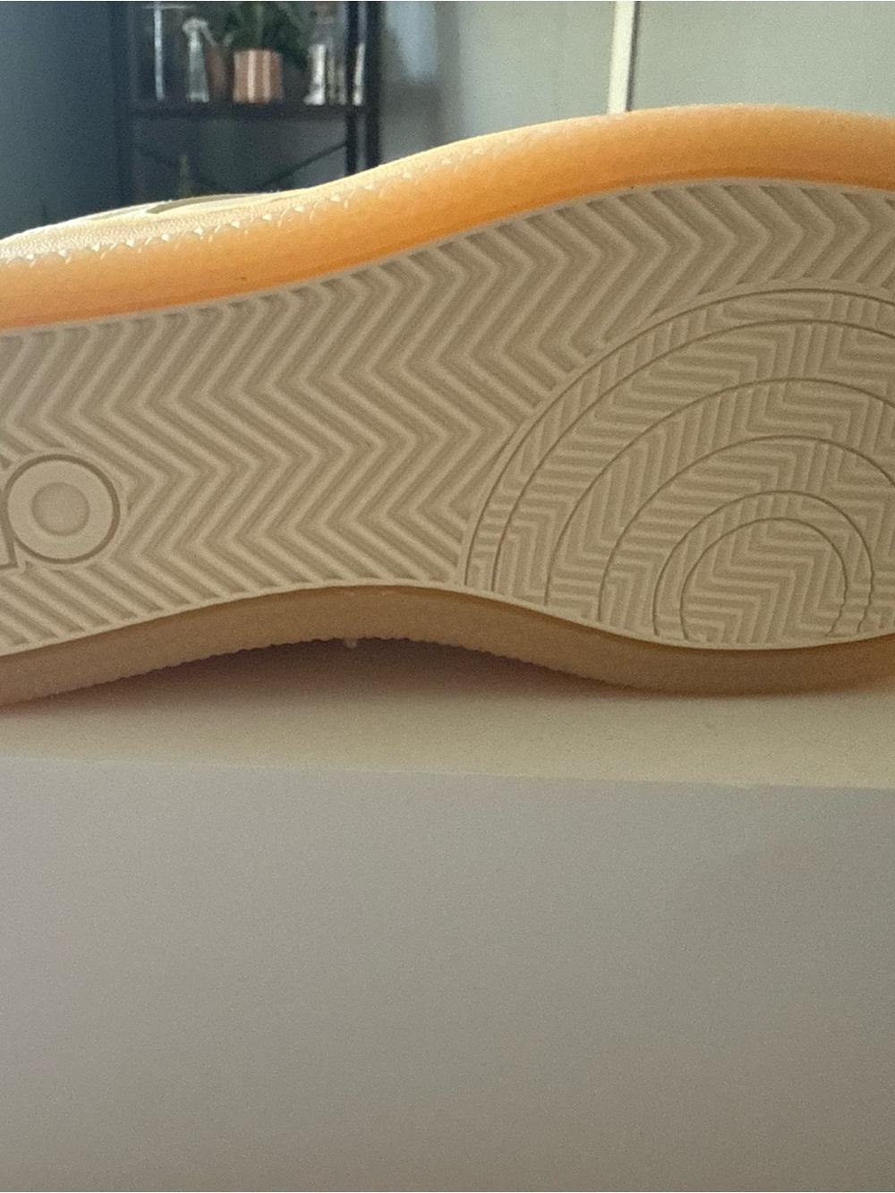 ALO Yoga Cream Sneakers with Tan Platform Sole - Picture 2 of 3